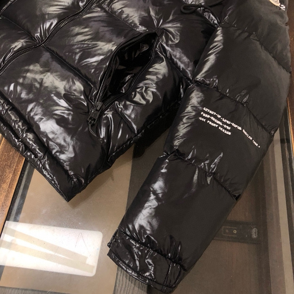 ハイクオリティダウンジャケット素材ディテール